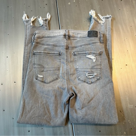 American Eagle Super Hi Rise Jegging Distressed Grey Pants size 8 regular - Picture 4 of 5